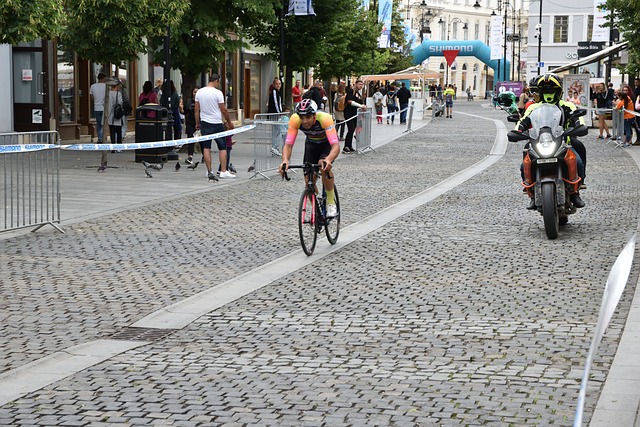 曼的攻势愈 曼的攻势愈